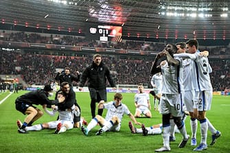 epa09832247 Atalanta's Jeremie Boga (23R) celebrates with his teammates after scoring the 1-0 lead during the UEFA Europa League round of 16 second leg soccer match between Bayer 04 Leverkusen and Atalanta BC at BayArena in Leverkusen, Germany, 17 March 2022.  EPA/SASCHA STEINBACH