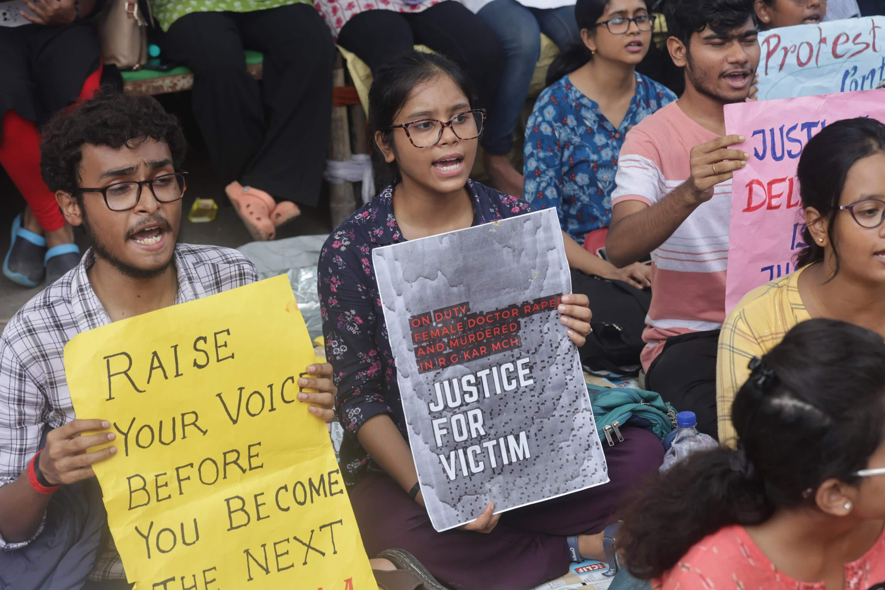 epa11546642 Medical students and doctors attend a protest against an alleged rape and murder incident at RG Kar medical college in Kolkata, India, 12 August 2024. Medical students and doctors boycotted work at Government Medical College and Hospital and joined a state-wide protest over an alleged rape and murder of a doctor during her working hour in RG Kar medical college. A postgraduate student was found dead at a seminar hall of the hospital on 09 August, while the police arrested a man in connection with the investigation into the incident.  EPA/PIYAL ADHIKARY