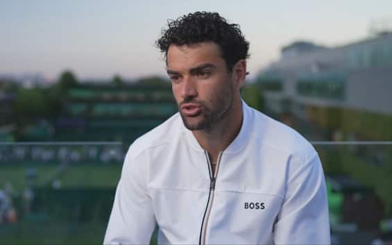 https://static.sky.it/editorialimages/bb497dc4b400e2e51d9aa34094df385e5180af35/skysport/it/tennis/video/2025/07/01/berrettini-wimbledon-2025-intervista/screen_berrettini.jpg?im=Resize,width=565