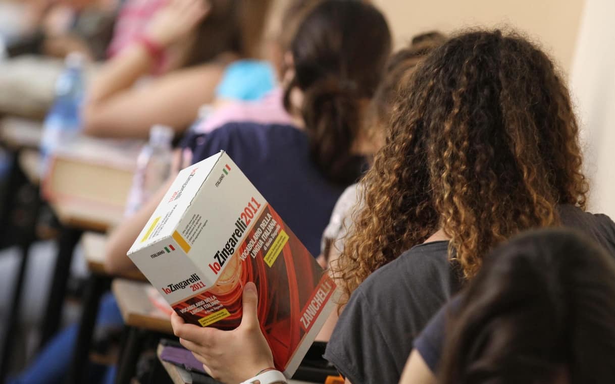 Maturità 2025, sessione straordinaria: al via la prima prova Maturità 2025, sessione straordinaria: al via la prima prova