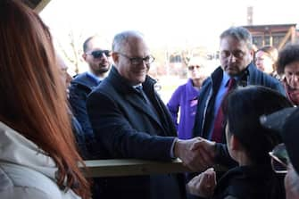 Arriva una nuova zona con il limite di 30 km l'ora alla periferia di Roma, una delle prime tra le 70 che il Campidoglio progetta di istituire nella Capitale. Ad inaugurarla a Casal Monastero, quartiere nel quadrante nord-est, fuori del Grande raccordo anulare, è stato il sindaco Roberto Gualtieri insieme all'assessore alla Mobilità Eugenio Patanè e al presidente del IV Municipio Massimiliano Umberti, Roma, 31 Gennaio 2024. ANSA/US COMUNE DI ROMA