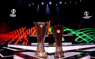 epa12332963 The UEFA Europa League (L) and UEFA Conference League trophies on display before the draws for the league phase of both competitions at the Grimaldi Forum in Monaco, 29 August 2025.  EPA/MOHAMMED BADRA