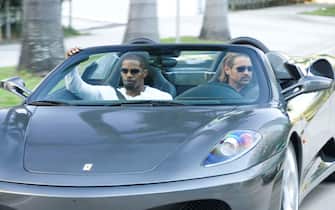 (L-R) JAMIE FOXX as Ricardo Tubbs and COLIN FARRELL as Sonny Crockett in MIAMI VICE, the feature film crime drama that liberates what is adult, dangerous and alluring about working deeply undercover. 