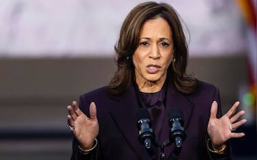 epa11706211 US Vice President Kamala Harris speaks after conceding the US presidential race to President-elect Donald Trump at Howard University the day after Election Day in Washington, DC, USA, 06 November 2024. Trump performed far better than pollsters had predicted, earning five million more votes than Harris and likely becoming the first Republican in two decades to win the popular vote.  EPA/JIM LO SCALZO