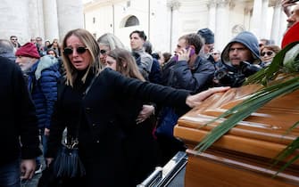 Flaminia Fassari alla Chiesa degli Artisti durante i funerali di Antonello Fassari, Roma, 8 Aprile 2025. ANSA/GIUSEPPE LAMI