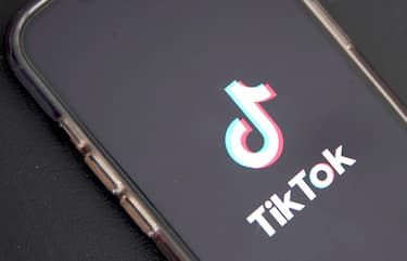 epa10635395 In this photo illustration the TikTok logo is displayed on a phone in Los Angeles, California, USA, 17 May 2023. Govenor Greg Gianforte of Montana signed a measure that bans the TikTok app in the state.  EPA/CAROLINE BREHMAN