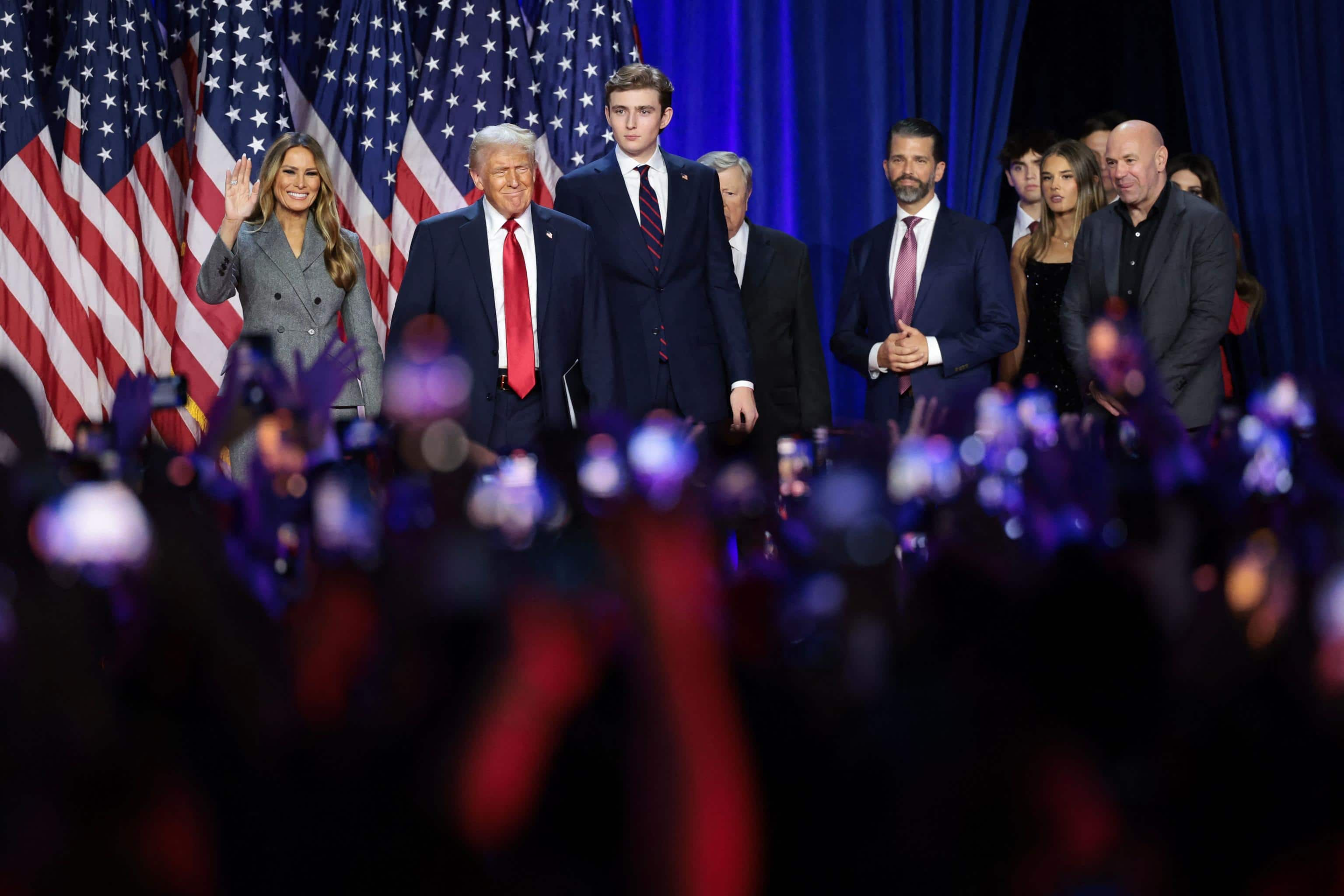 Trump sul palco con la famiglia