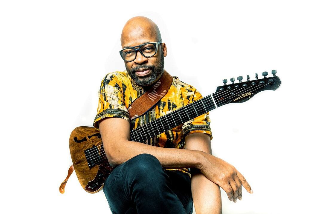 Lionel_Loueke_(di_Dave_Stapleton)_(5).jpeg