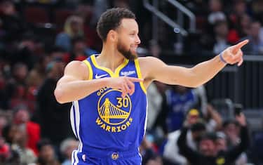 CHICAGO, IL - JANUARY 12: Stephen Curry #30 of the Golden State Warriors reacts during the second half against the Chicago Bulls at the United Center on January 12, 2024 in Chicago, Illinois. (Photo by Melissa Tamez/Icon Sportswire via Getty Images)