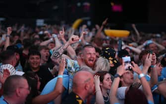 Tifosi del Manchester City esultano