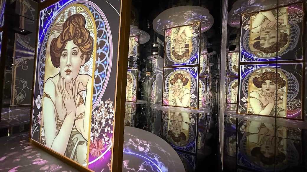 Vista dell’allestimento della mostra Alphonse Mucha. Un trionfo di bellezza e seduzione, Palazzo Bonaparte - Roma. Courtesy Arthemisia