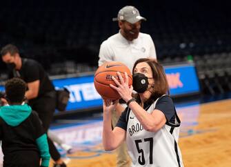 “Getting vaccinated is a slam dunk”: lo scrive su Twitter Kathy Hochul, governatrice della Stato di New York