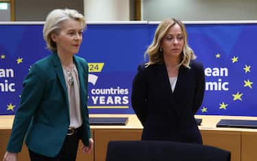 epa11235843 European Commission President Ursula von der Leyen and Italian Prime Minister Giorgia Meloni (R) during the second day of a European Council meeting in Brussels, Belgium, 22 March 2024. EU leaders are meeting in Brussels to discuss continued support for Ukraine, the developing situation in the Middle East, security and defense, enlargement, external relations, migration, agriculture as well as the European semester.  EPA/OLIVIER HOSLET