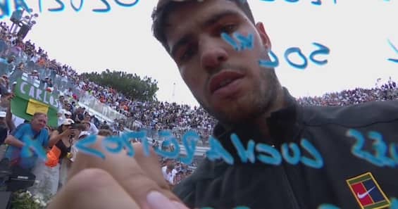 https://static.sky.it/editorialimages/bcee018c7b7ebf3f51c697d704c9d953bf95deb3/skysport/it/tennis/video/2025/05/13/atp-roma-alcaraz-film-300-video/OG_SOCIAL_alcaraz_scritta_film_300.jpg?im=Resize,width=565