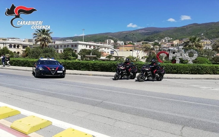 Auto dei carabinieri nel comune di San Lucido