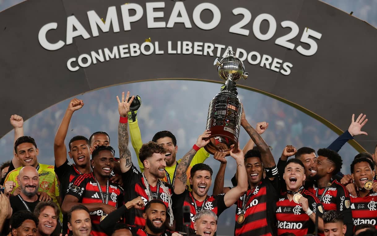 https://static.sky.it/editorialimages/bd44cd5f37eee89719e6e139afcff242a114edb9/skysport/it/calcio/2025/11/30/palmeiras-flamengo-copa-libertadores-2025-risultato-foto/ANSA_COPA_FLAMENGO_PALMEIRAS_LIBERTADORES.jpg?im=Resize,width=1218