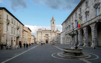 Piazza Arringo square. View of the Cathedral of Sant'Emidio church. Fountain. Ascoli Piceno. Marche. Italy. Europe. (Photo by: Mauro Flamini/REDA&CO/Universal Images Group via Getty Images)