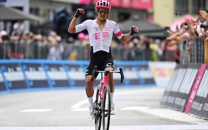 CASTELNOVO NE’ MONTI, ITALY - MAY 21: Richard Carapaz of Ecuador and Team EF Education - EasyPost celebrates at finish line as stage winner during the 108th Giro d'Italia 2025, Stage 11 a 186km stage from Viareggio to Castelnovo ne’ Monti 715m / #UCIWT / on May 21, 2025 in Castelnovo ne’ Monti, Italy. (Photo by Dario Belingheri/Getty Images)