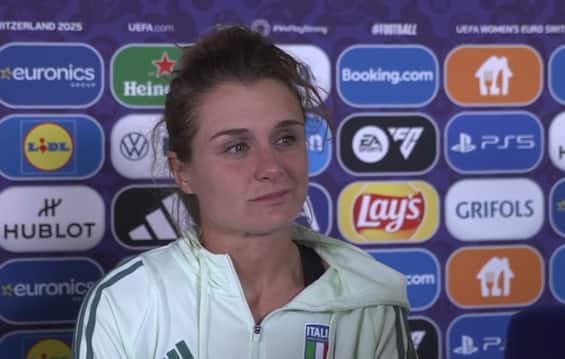 https://static.sky.it/editorialimages/bdc0eeca01bddd993df124e0201ef87bb37fa6ab/skysport/it/calcio/femminile/video/2025/07/23/italia-inghilterra-girelli-intervista-video/girelli_screen.jpg?im=Resize,width=565