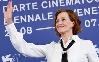 US actor Sigourney Weaver poses at a photocall, she will receive the Golden Lion for Lifetime Achievement Award during the Venice International Film Festival, in Venice, Italy, 28 August 2024. The 81st edition of the Venice Film Festival runs from 28 August to 07 September 2024.  ANSA/FABIO FRUSTACI