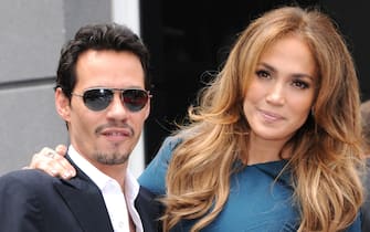 (KIKA) - NEW YORK, 11 AGO - Marc Anthony vorrebbe tornare con Jennifer Lopez. Secondo quanto ha detto una fonte al settimanale UsWeekly, "Ã¨ in disaccordo su tutti i dettagli del divorzio per prendere tempo e sperare che lei ci ripensi". I due sono comunque stati visti insieme sul sedile posteriore di un'auto vicino a Southhampton, New York. Anthony stava, secondo il suo portavoce, andando a trovare i figli. Ha due gemelli con Jlo, Max ed Emme, tre anni, e tre figli da precedenti relazioni.

