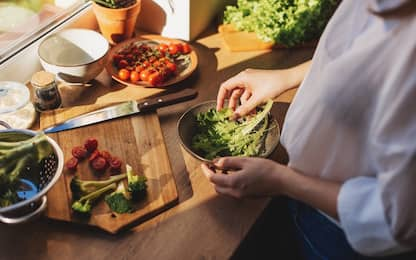 Cosa mangiare con il caldo, i consigli per l'alimentazione estiva