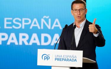 epa10711986 People's Party leader and candidate for Prime Minister, Alberto Nunez Feijoo, presents his party's economic program ahead of the general election during an event held in Barcelona, northeastern Spain, 26 June 2023. The Spanish general election will be held next 23 July.  EPA/Enric Fontcuberta