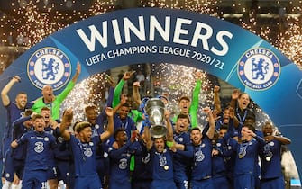 TOPSHOT - Chelsea's Spanish defender Cesar Azpilicueta (C) celebrates with the trophy after winning the UEFA Champions League final football match at the Dragao stadium in Porto on May 29, 2021. (Photo by PIERRE-PHILIPPE MARCOU / POOL / AFP) (Photo by PIERRE-PHILIPPE MARCOU/POOL/AFP via Getty Images)