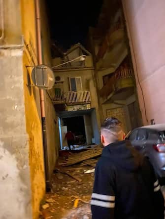 I detriti dopo l'esplosione di una palazzina a Ravanusa