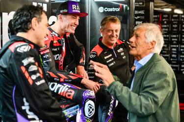 Agostini al box Aprilia