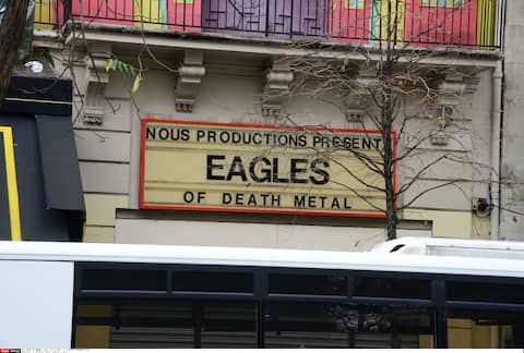 Le Bataclan concert hall,  4 days after the terrorist attacks in Paris . terrorist attacks in Paris . 17/11/2015-Paris, FRANCE./BENHAMOU_745.01/Credit:LAURENT BENHAMOU/SIPA/1511180801 (PARIS - 2015-11-18, LAURENT BENHAMOU/SIPA / IPA) p.s. la foto e' utilizzabile nel rispetto del contesto in cui e' stata scattata, e senza intento diffamatorio del decoro delle persone rappresentate