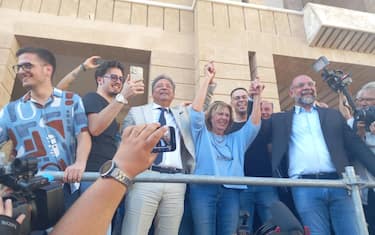 Adriana Poli Bortone del centrodestra è la nuova sindaca di Lecce, 24 giugno 2024. Ha battuto di misura il sindaco uscente del centrosinistra Carlo Salvemini con una percentuale non ancora definitiva (93 sezioni su 102) del 50,52%.
ANSA/UFFICIO STAMPA
+++ ANSA PROVIDES ACCESS TO THIS HANDOUT PHOTO TO BE USED SOLELY TO ILLUSTRATE NEWS REPORTING OR COMMENTARY ON THE FACTS OR EVENTS DEPICTED IN THIS IMAGE; NO ARCHIVING; NO LICENSING +++ NPK +++