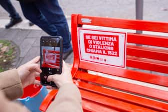 November 25, 2022, Roma, RM, Italy: Some people paint a bench on Viale Trastevere in Rome on the occasion of the World Day against Violence against Women (Credit Image: © Matteo Nardone/Pacific Press via ZUMA Press Wire)