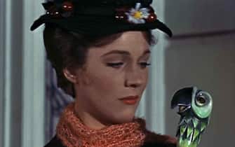 JULIE ANDREWS JULIE ANDREWS
in Mary Poppins
Filmstill - Editorial Use Only
Ref: FB
sales@capitalpictures.com
www.capitalpictures.com
Supplied by Capital Pictures