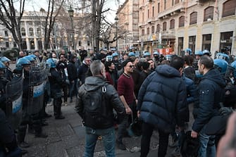 Manifestazione corteo degli anarchici internazionali in solidarietà ad Alfredo Cospito e contro il 41 bis, Torino 04 marzo 2023. ANSA/Alessandro Di Marco