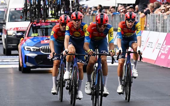 Giro d'Italia, Ciccone cade e si ritira
