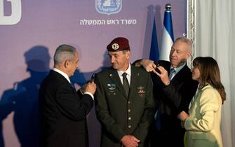 Israeli Prime Minister Benjamin Netanyahu (L) and Defence Minister Yoav Gallant (2nd R) promote the new army chief of staff Herzi Halevi to the rank of Lieutenant-General, during his official appointment ceremony attended by his wife Sharon (R) in Jerusalem, on January 16, 2023. (Photo by Maya Alleruzzo / POOL / AFP) (Photo by MAYA ALLERUZZO/POOL/AFP via Getty Images)