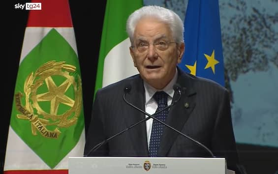 Mattarella ad Aosta: "Nessuno sia mai straniero a casa propria"