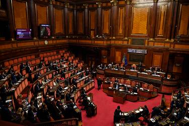 Il risultato del voto sulle pregiudiziali durante la discussione sul decreto legge migranti nellÕaula del Senato, Roma, 19 aprile 2023. ANSA/RICCARDO ANTIMIANI