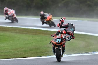 epa10932124 Sergio Garcia of Spain for Pons Wegow Los40 crashes during the Moto2 Australian Motorcycle Grand Prix at the Phillip Island Grand Prix Circuit on Phillip Island, Victoria, Australia 22 October 2023.  EPA/JOEL CARRETT AUSTRALIA AND NEW ZEALAND OUT