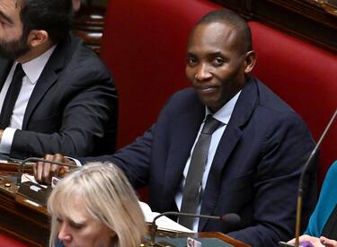 Aboubakar Soumahoro (Alleanza Verdi e Sinistra) durante le comunicazioni del presidente del Consiglio, Giorgia Meloni, in vista del Consiglio europeo nell'aula della Camera, Roma, 13 dicembre 2022.  ANSA/ETTORE FERRARI

