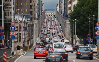 European Quarter, traffic in Rue (street) de la Loi