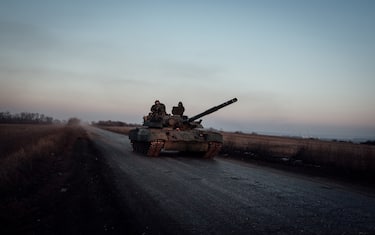 January 27, 2023, Bakhmut, Donbass, Ukraine: A Ukrainian tank drives past fields and leaves Bakhmut along with many artillery batteries, guns, mortars, and other tanks all to be repositioned outside the city. (Credit Image: © Adrien Vautier/Le Pictorium Agency via ZUMA Press)