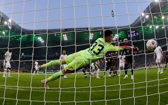 epa10836539 Moenchengladbach's goalkeeper Moritz Nicolas concedes the 1-2 during German Bundesliga soccer match between Borussia Moenchengladbach and FC Bayern Muenchen in Moenchengladbach, Germany, 02 September 2023.  EPA/Christopher Neundorf CONDITIONS - ATTENTION: The DFL regulations prohibit any use of photographs as image sequences and/or quasi-video.