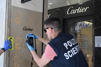 La polizia sul luogo del blitz