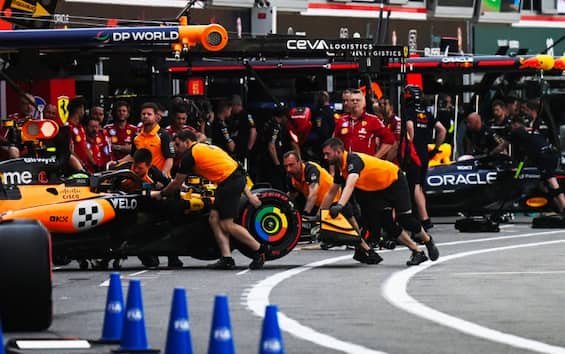 https://static.sky.it/editorialimages/c0082f210c60e90aeeee189c8c97c0893e434985/skysport/it/motori/formula-1/video/2025/05/29/f1-direttivali-flessibili-marc-gene-commento-video/f1_ipa_monaco_pitlane_box_2025.jpg?im=Resize,width=565