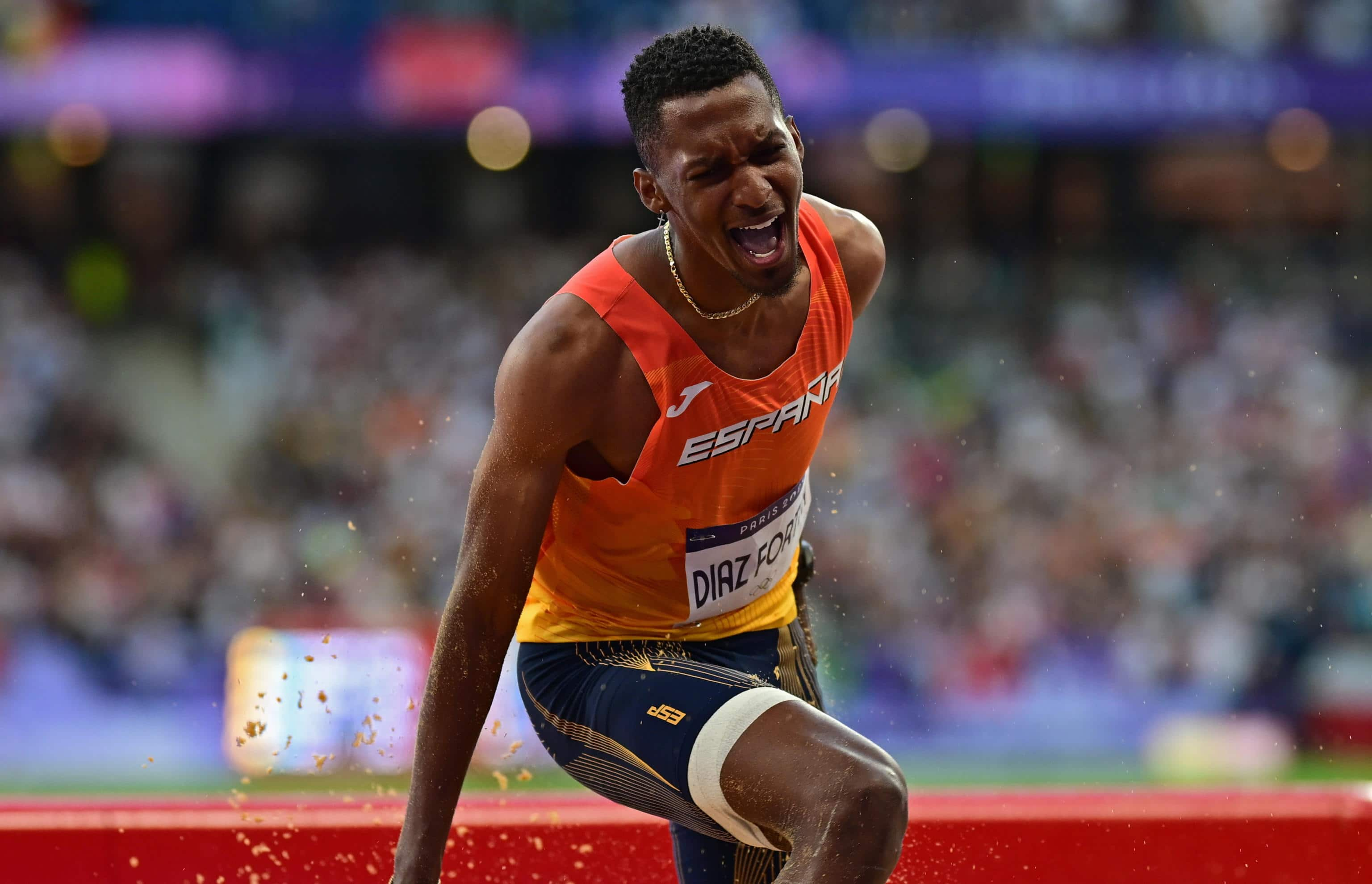 epa11540695 Jordan Alejandro Diaz Fortun of Spain competes in the Men Triple Jump Final of the Athletics competitions in the Paris 2024 Olympic Games, at the Stade de France stadium in Saint Denis, France, 09 August 2024.  EPA/CHRISTIAN BRUNA