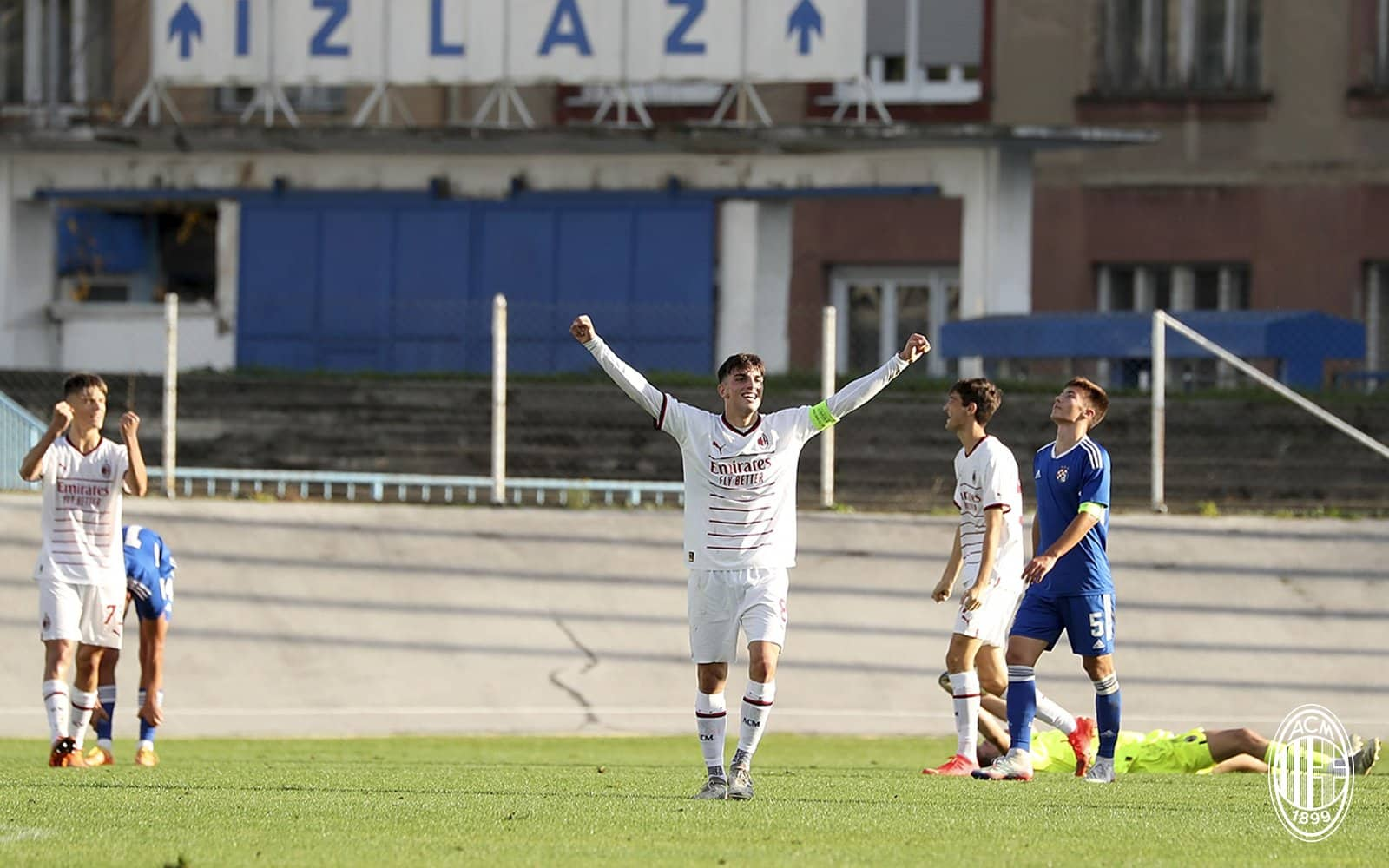 Il Milan Primavera festeggia la qualificazione a fine partita 