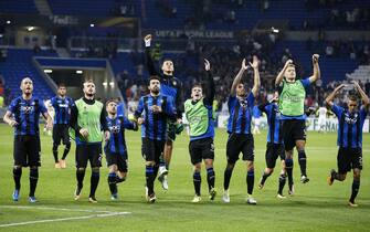 epa06233390 Atalanta players react after the UEFA Europa League Group E soccer match between Olympique Lyon and Atalanta Bergamo at Groupama Stadium in Decines-Charpieu, near Lyon, France, 28 September 2017.  EPA/GUILLAUME HORCAJUELO