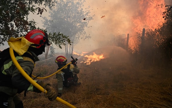 incendi in spagna sale a tre il bilancio delle vittime ultima 232 un vigile del fuoco
